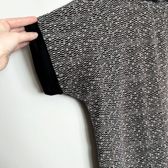 Vince 100% Silk Mosaic Sort Sleeve Blouse - Picture 4 of 6